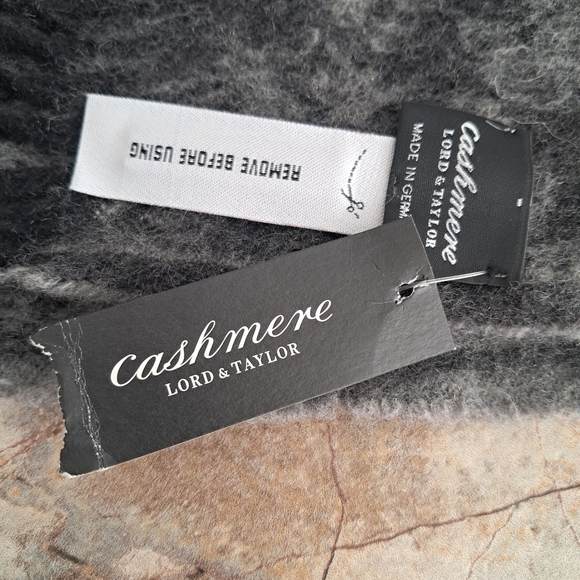 NWT Lord & Taylor Cashmere Scarf Pink  Gray with Floral Print & Fringe Tassels - Picture 11 of 11